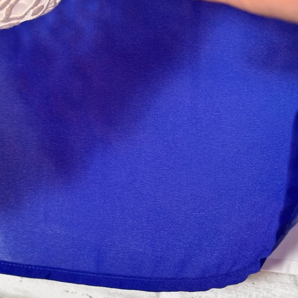 Liz Claiborne Blue and White‎ Sleeveless Top embroidered overlay ombré look - Picture 3 of 9